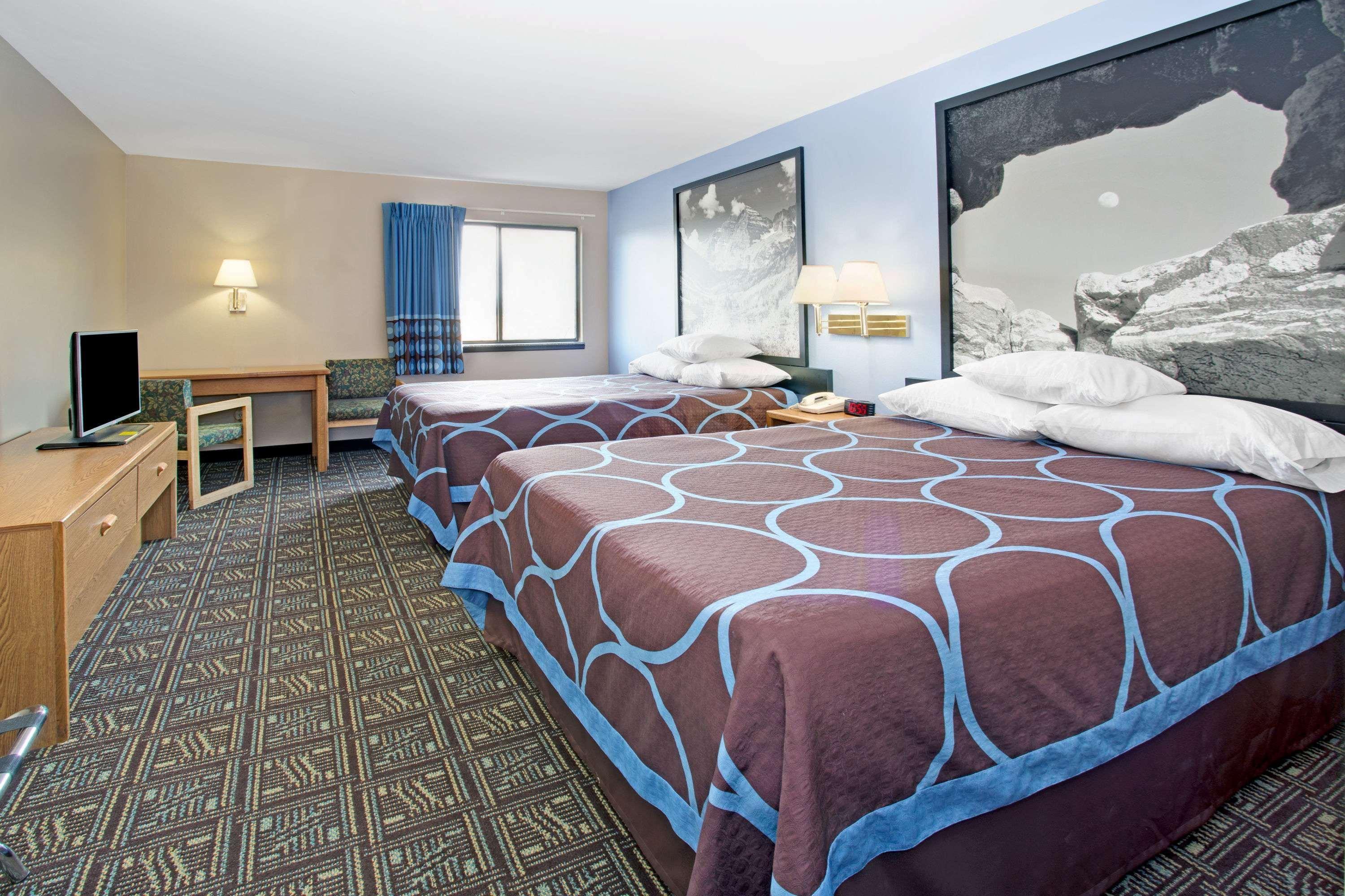 Super 8 By Wyndham Fort Collins Exterior photo