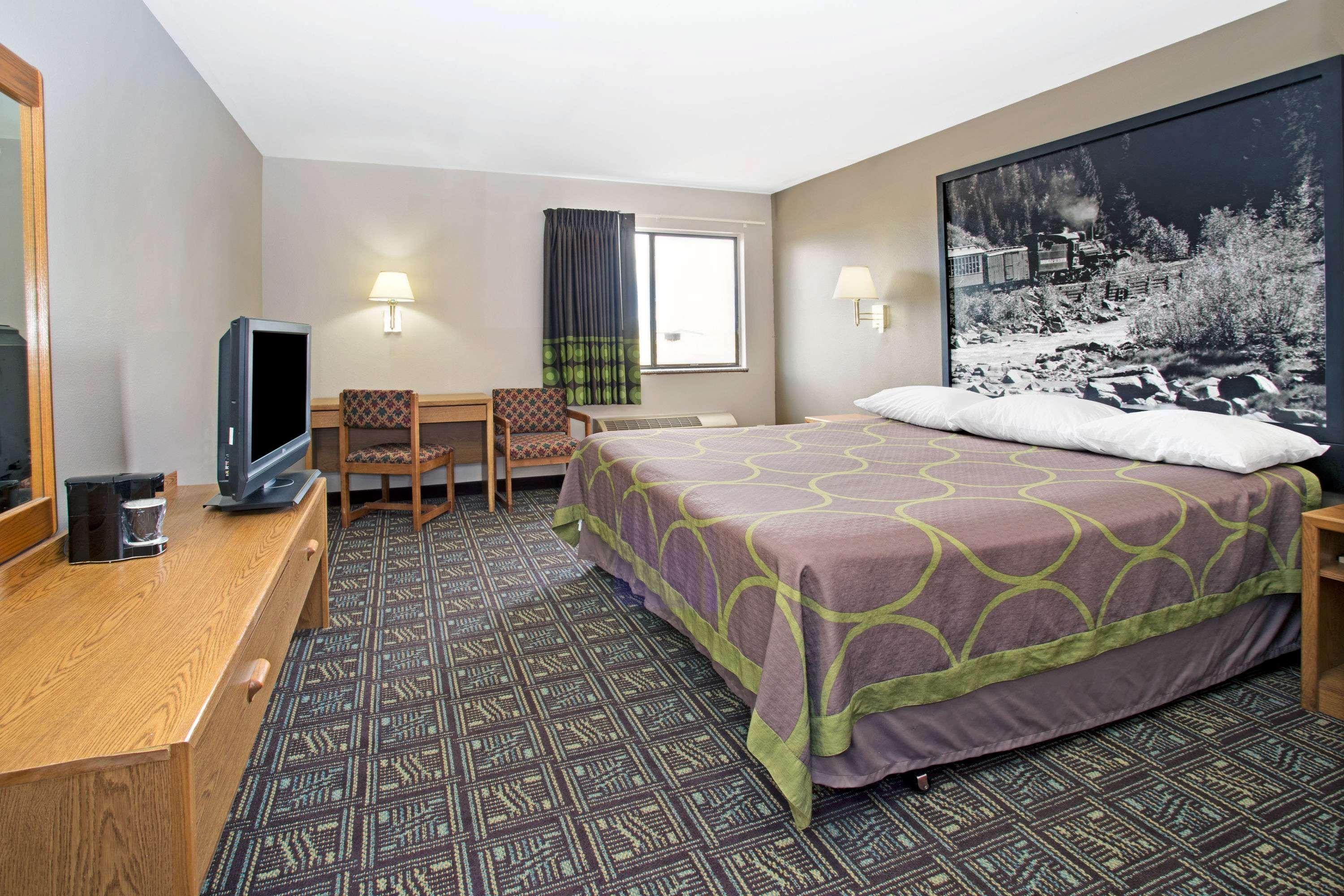 Super 8 By Wyndham Fort Collins Exterior photo