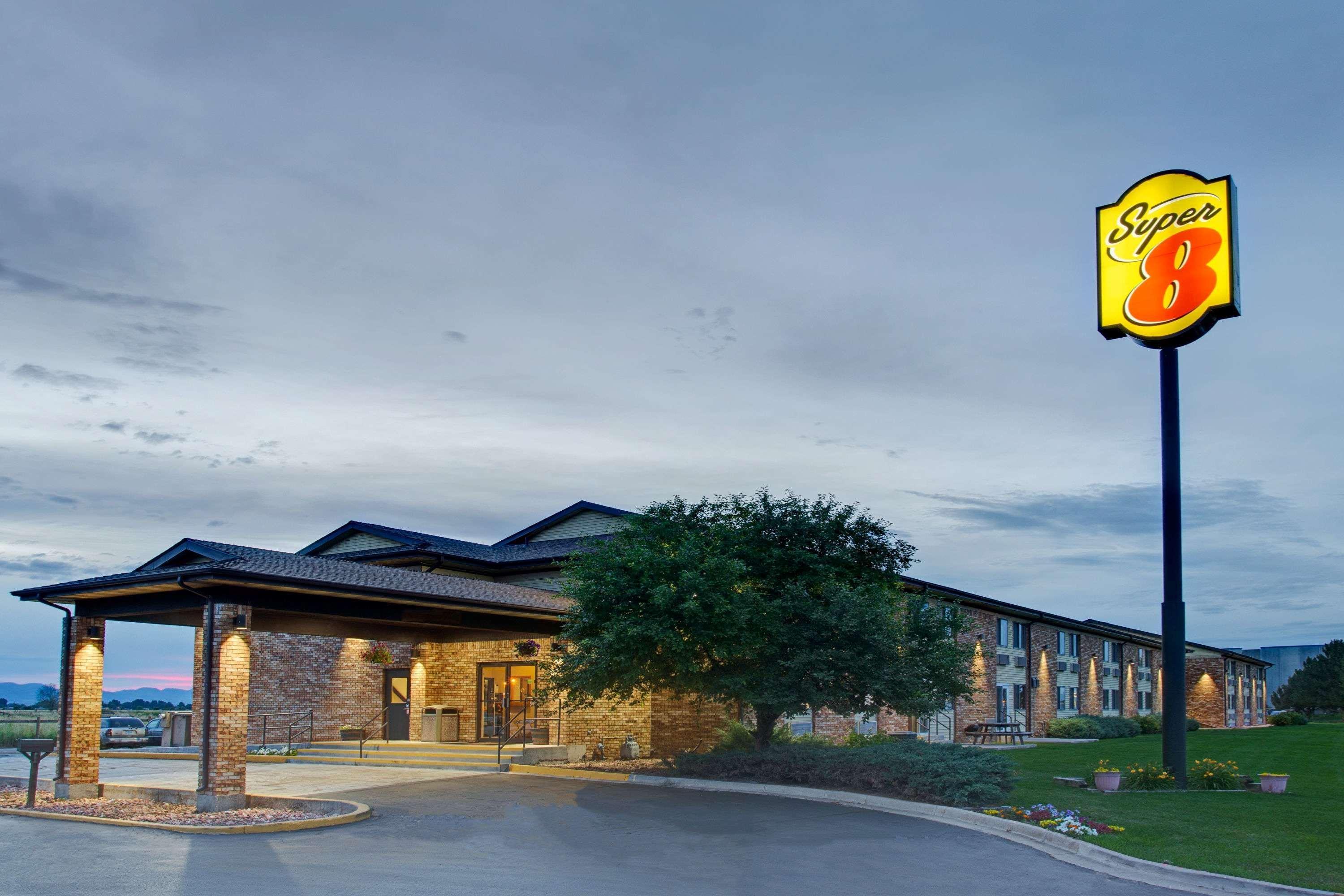 Super 8 By Wyndham Fort Collins Exterior photo