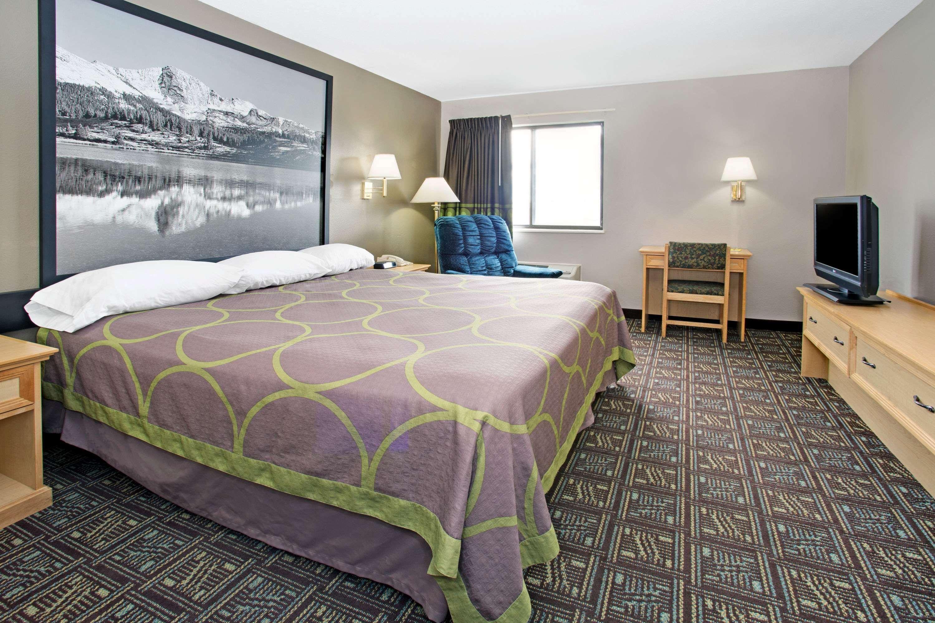 Super 8 By Wyndham Fort Collins Exterior photo