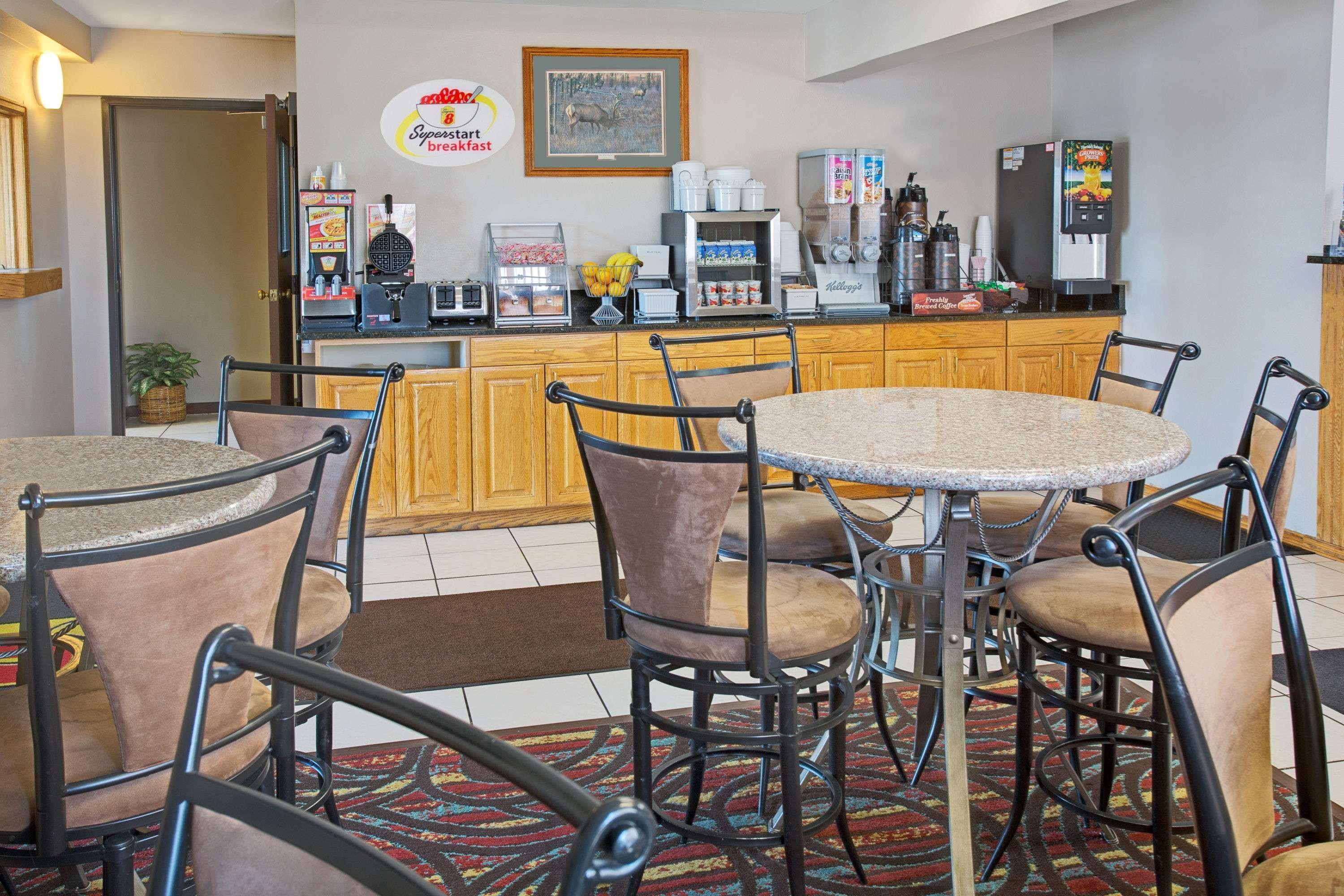 Super 8 By Wyndham Fort Collins Exterior photo